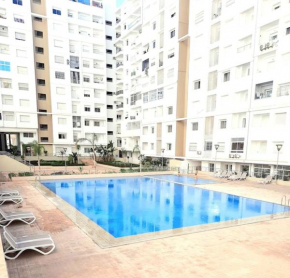 Bel appartement ensoleillé vue piscine